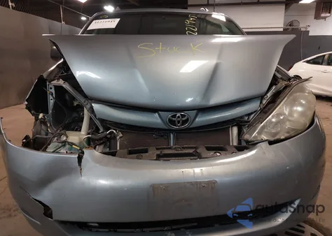 2010 Toyota Sienna Le z USA, uszkodzony, nr VIN 5TDKK4CC0AS314133